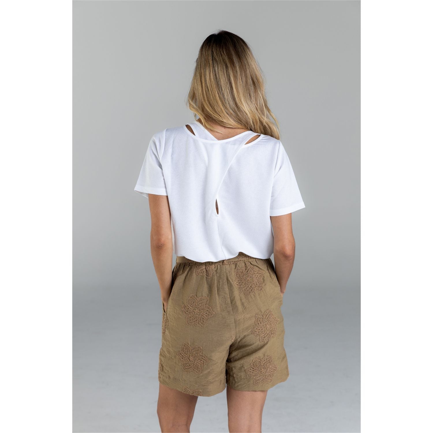 T-shirt back wrap