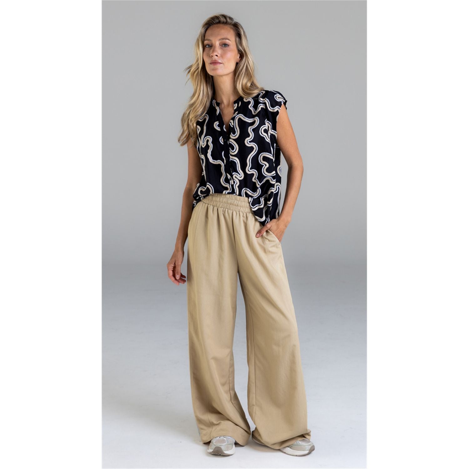 Blouse sleeveless