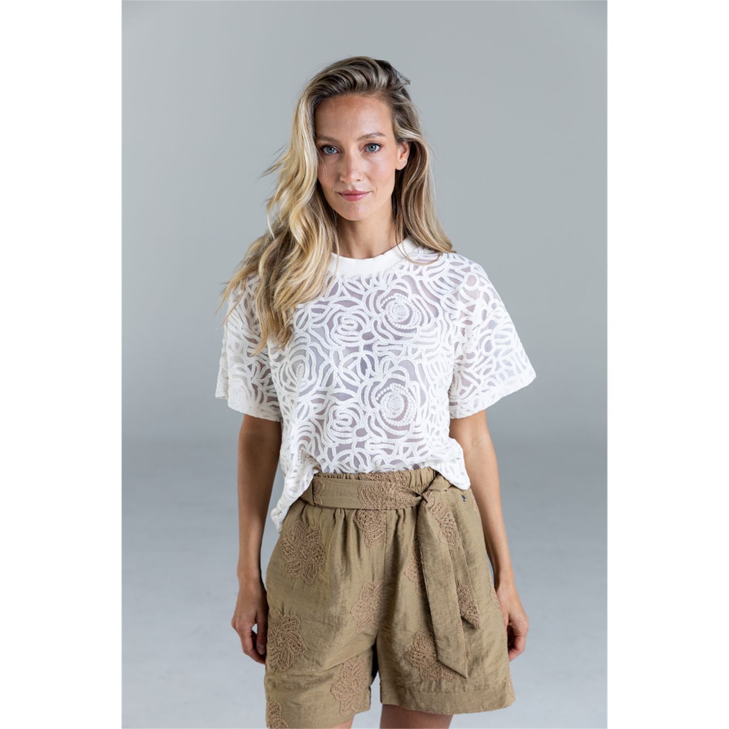 T-shirt lace