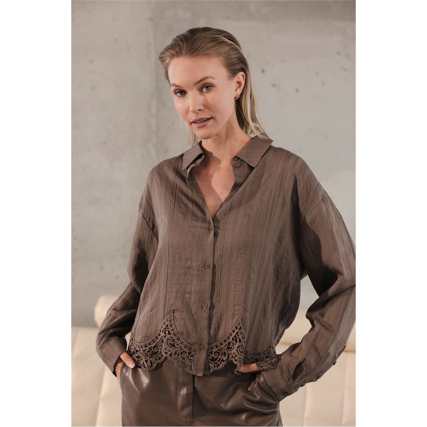 Blouse lace border